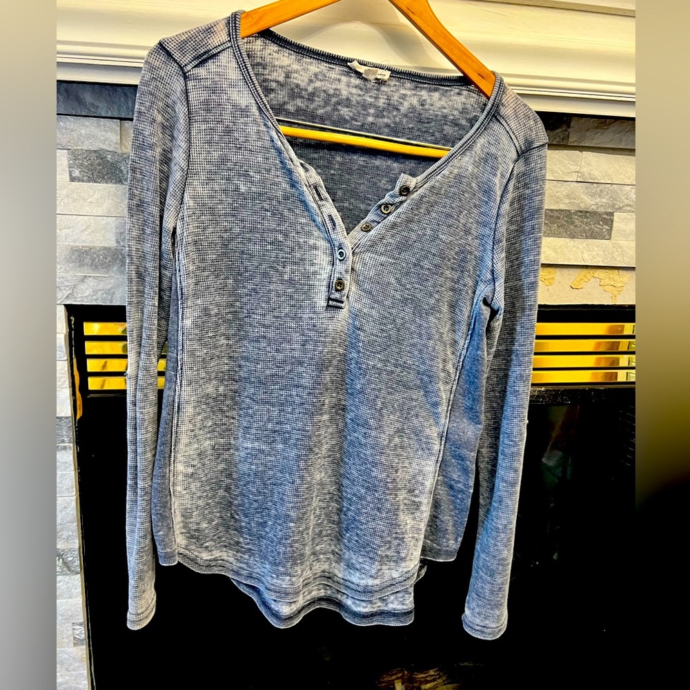 Lightweight waffle knit.